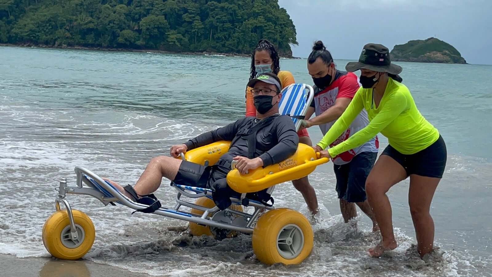 Voluntariado universitario impulsó la inauguración de Manuel Antonio Accesible